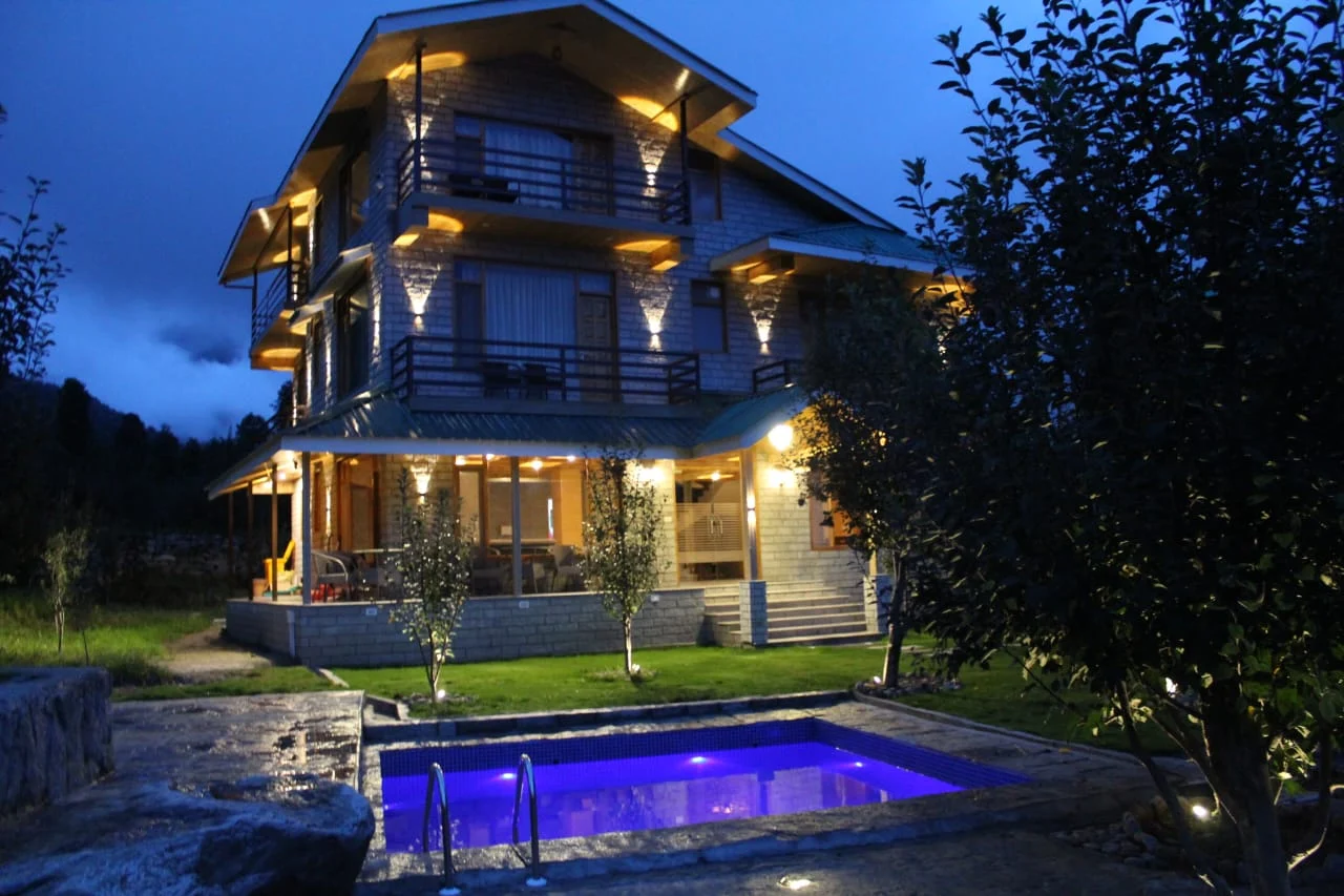 WhatsApp Image 2025-08-23 at 17.52.09